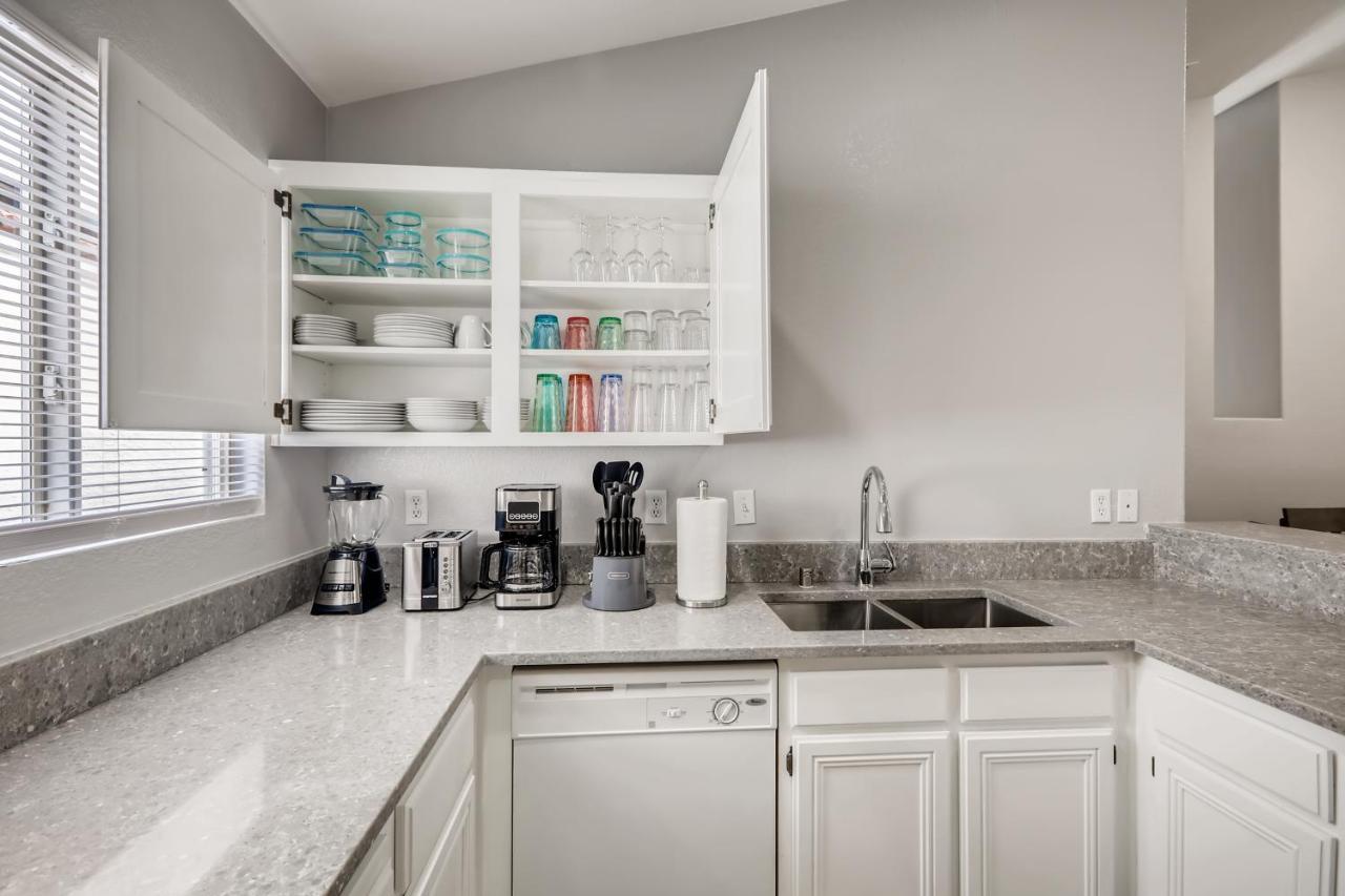 Luxurious House With A Pool, Spa, And Patio, Sleeps 6 Comfortably Las Vegas Kültér fotó