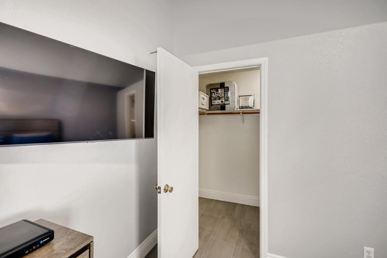 Luxurious House With A Pool, Spa, And Patio, Sleeps 6 Comfortably Las Vegas Kültér fotó